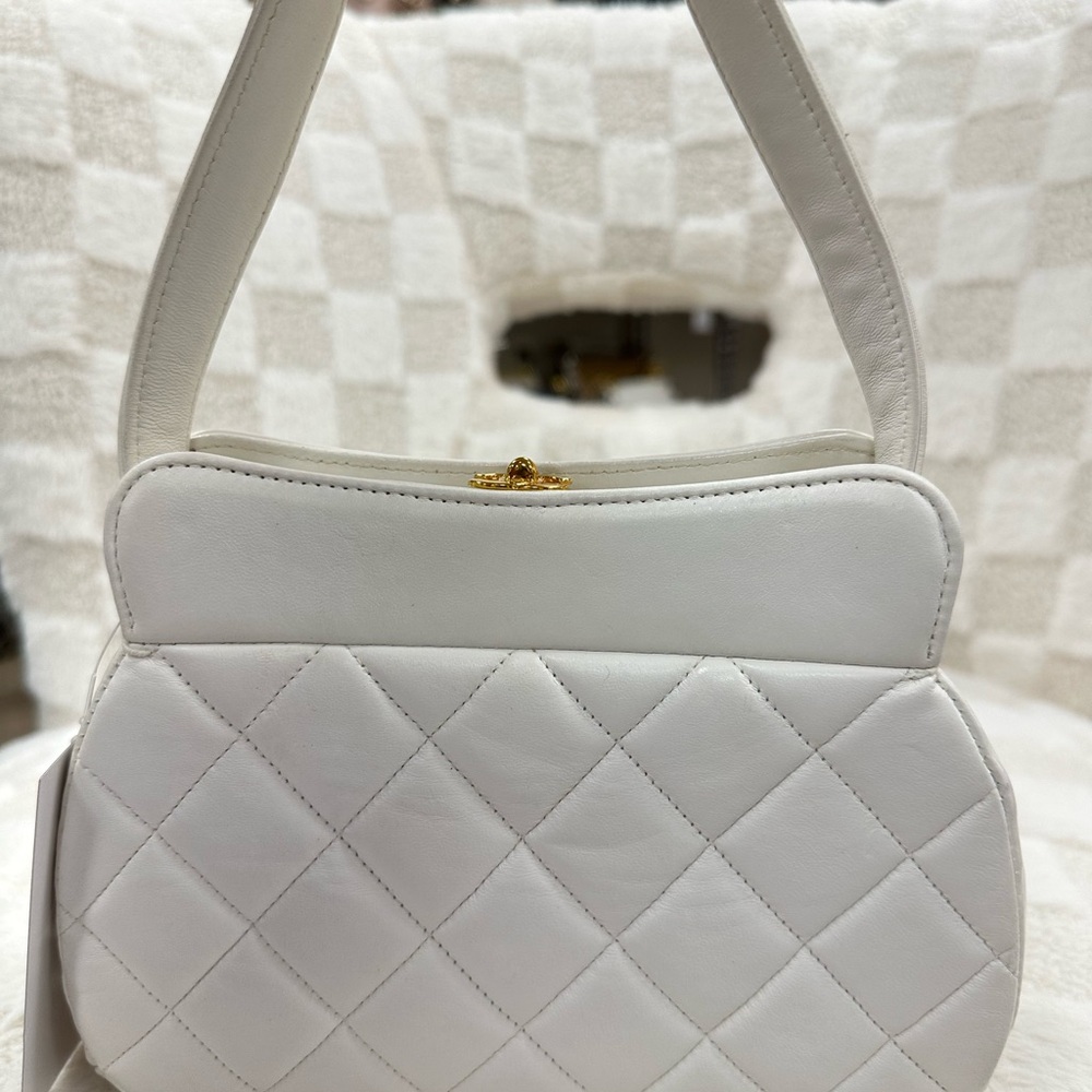 CHANEL Ivory Quilted Shoulder Bag - Picture 7 of 10